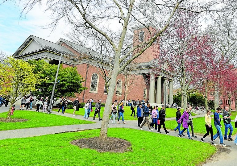 jueza frena veto a estudiantes extranjeros