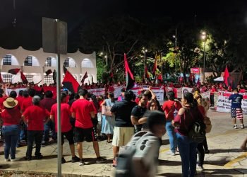Nueva marcha de maestros en el centro de Cancún