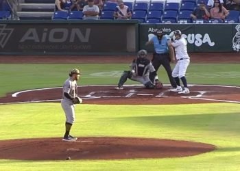 TRAS DERROTA: Cesa Tigres de Quintana Roo a su manager C.J. Retherford