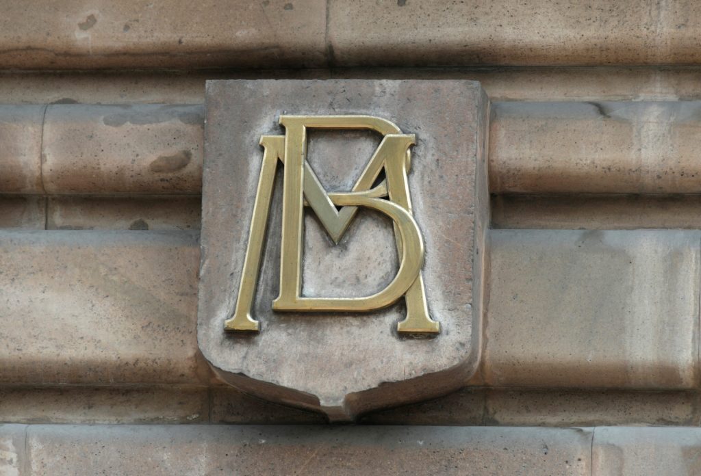 Banxico Recorta Tasa a 8%: ¿Señal de Economía Débil o Presión Política?