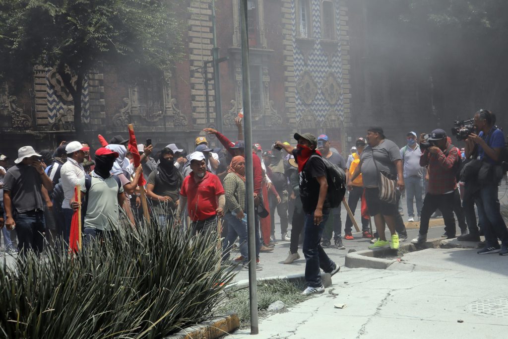 CETEG Gobernación: intento de irrupción en sede y choque con policía hoy