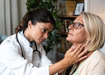 Covid de 'garganta de cuchilla': Qué sabemos de la variante Nimbus