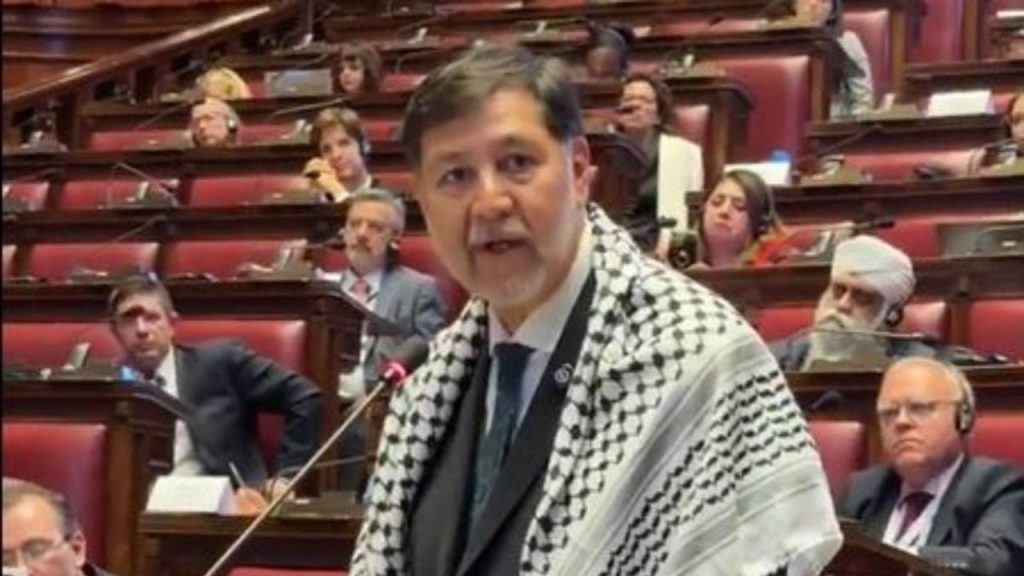 Fernández Noroña pide paz en Palestina en conferencia de Roma