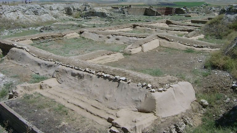 Hallazgos de bronce y entierro en Gordion: Un descubrimiento único