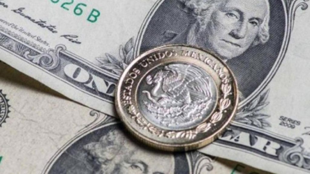 Peso cotiza hasta 19.03 por dólar en panorama tenso