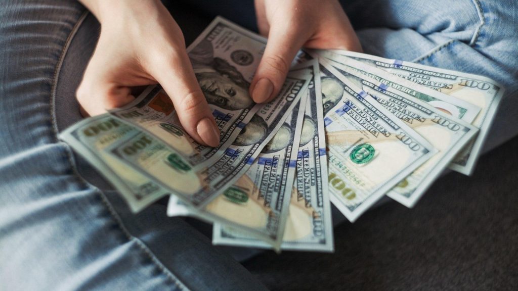 Peso mexicano registra depreciación por conflicto y cierre de mercados