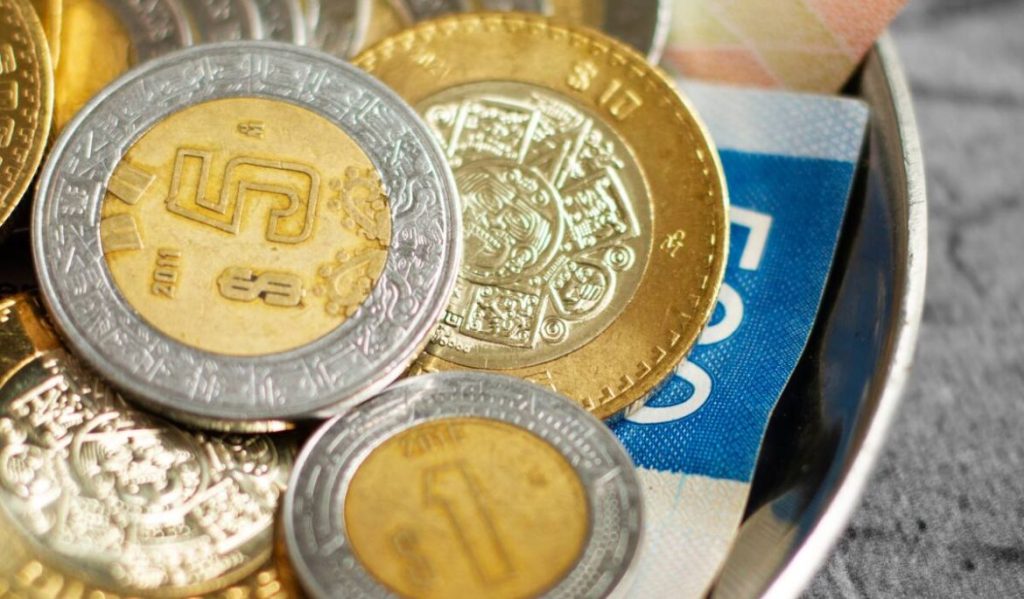 Peso mexicano se afianza. Datos de EEUU y tensión global dictan el ritmo. ¿Qué intereses están detrás de su cotización? 🤔 #geopolitica #politicaexterior #PesoMexicano