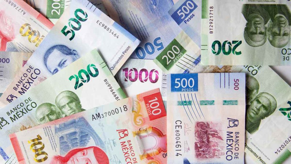 Peso mexicano y BMV retroceden ante tensiones globales y locales