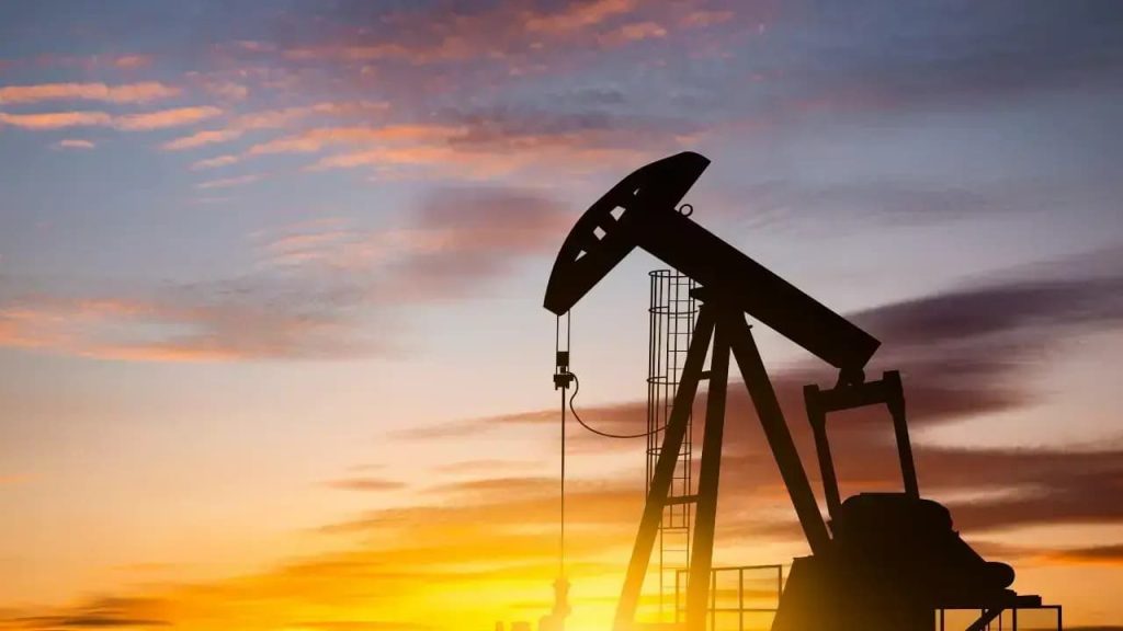Precios del petróleo caen 6% por alto el fuego Israel-Irán