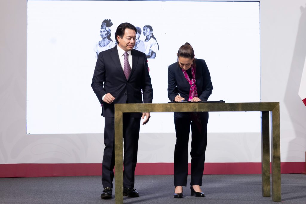 Presidenta anuncia decretos para maestros: jubilación y traslados
