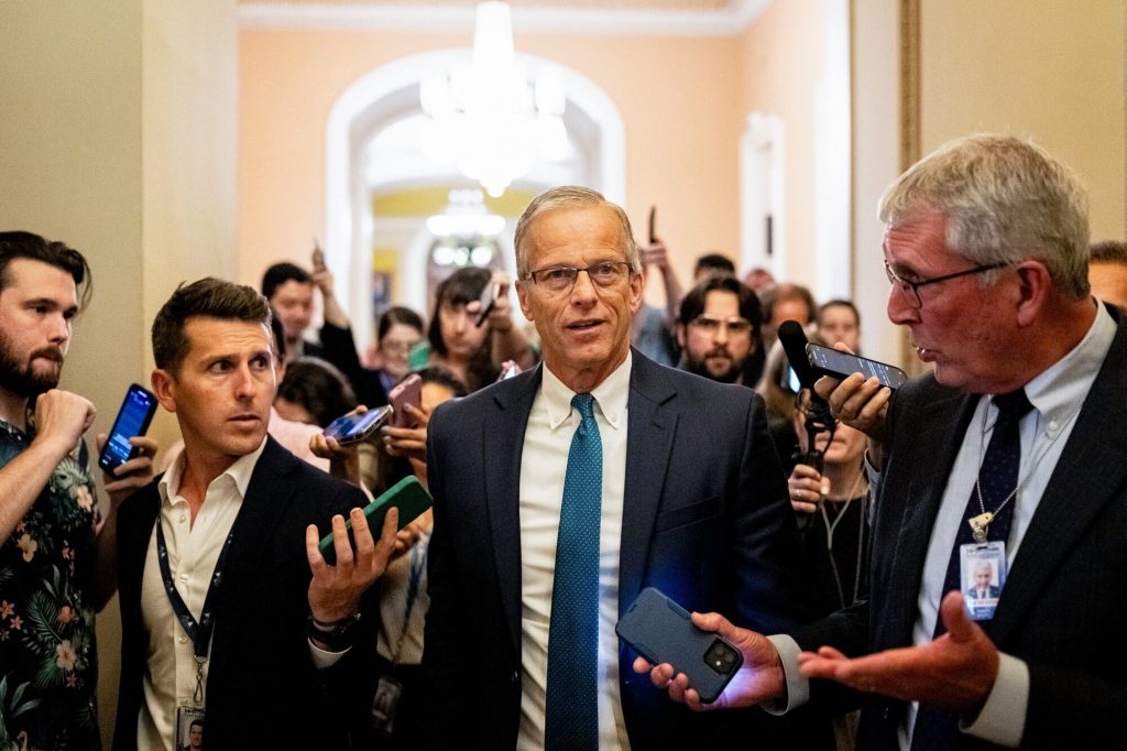 Republicanos presentan proyecto de recortes de impuestos y gastos de Trump