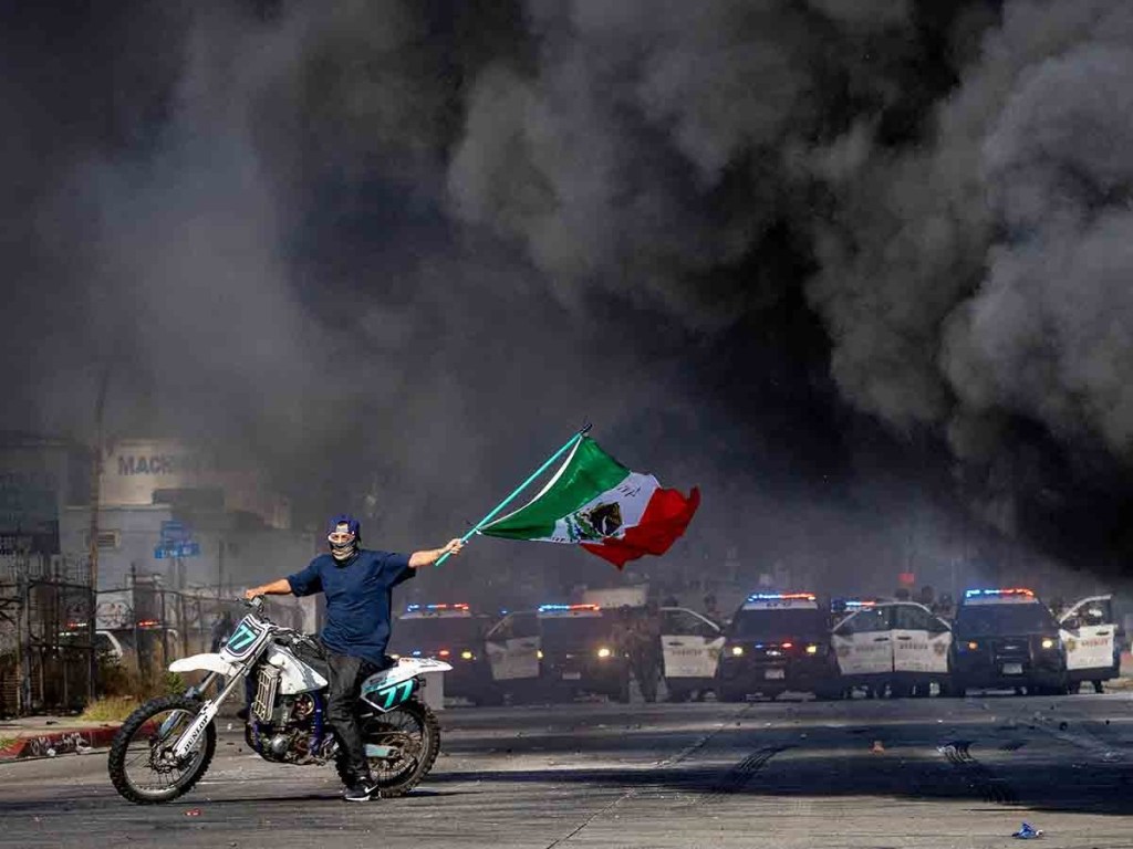 Resistencia con bandera mexicana