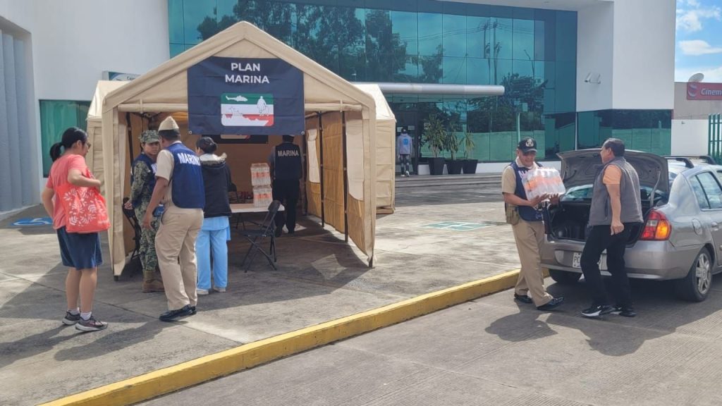 Semar abre centros de acopio y lleva ayuda a Oaxaca
