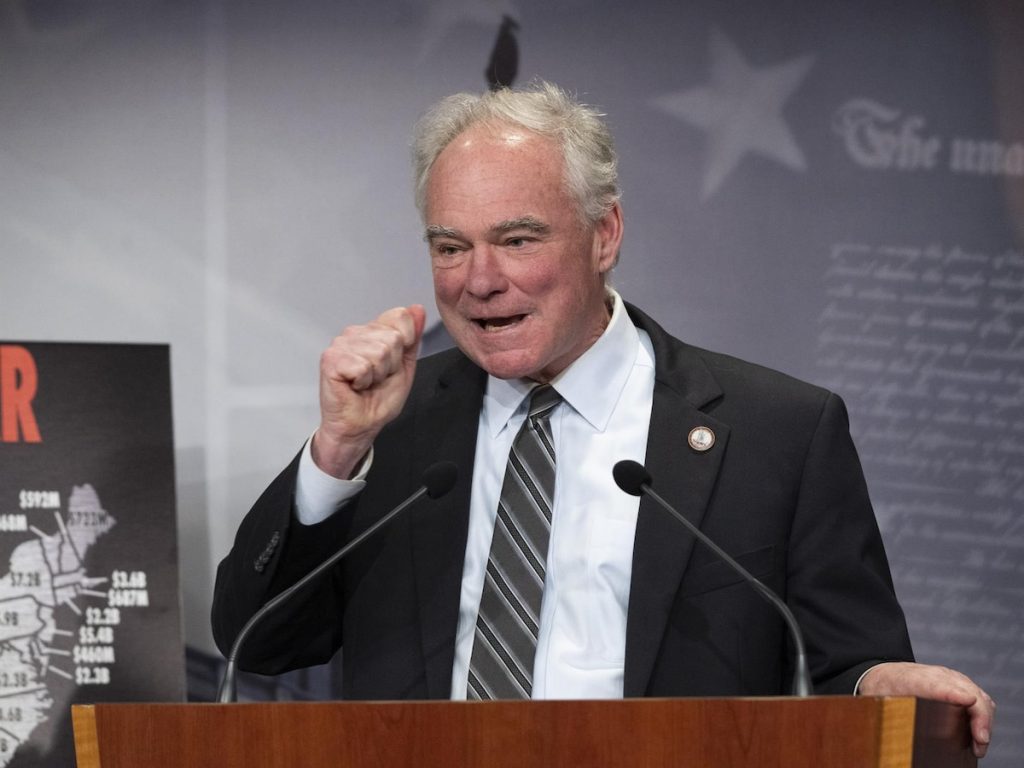 Senador Kaine propone limitar ataque de Trump a Irán