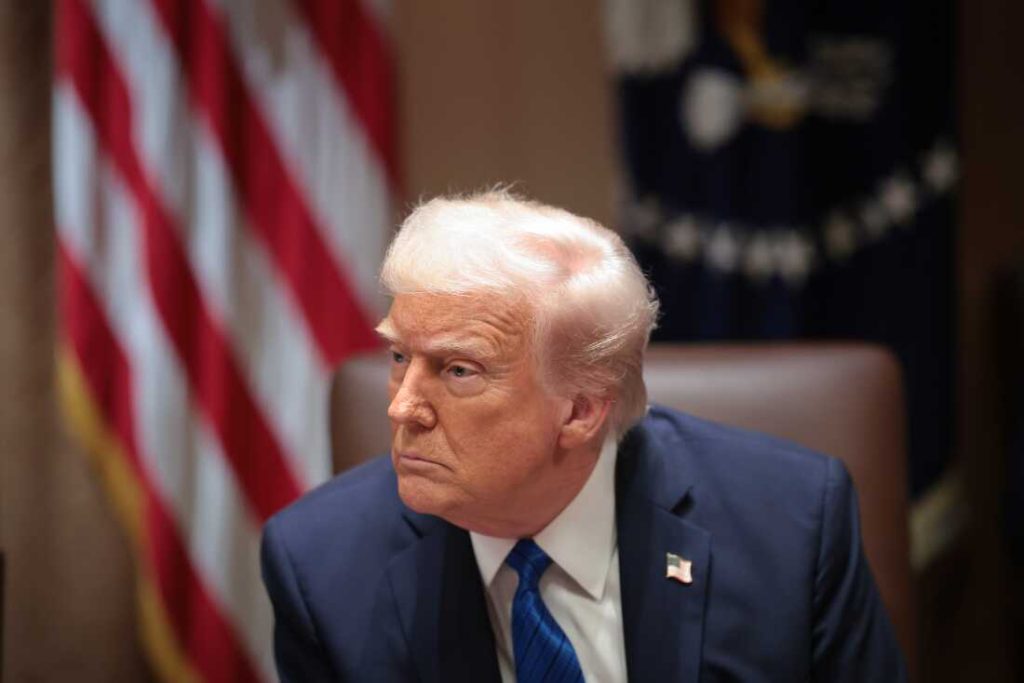 Trump exige precios bajos del petróleo tras ataques Irán