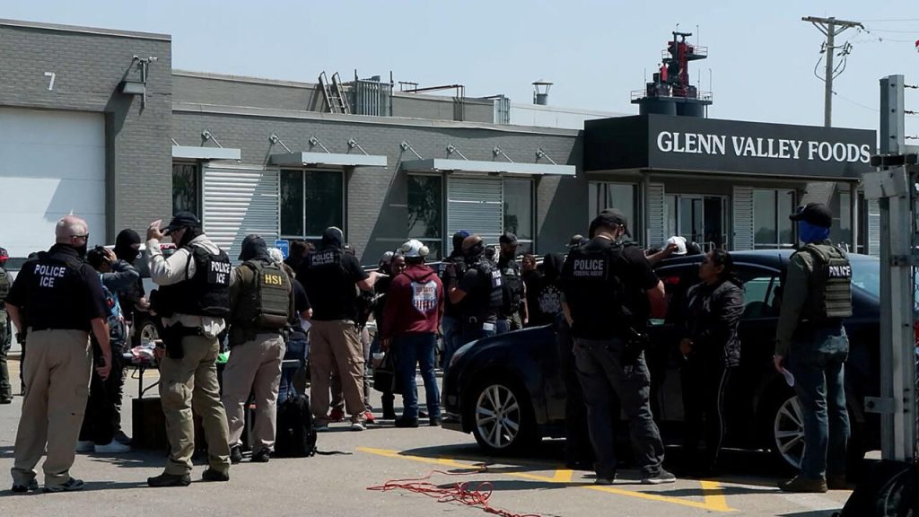 Trump suspende redadas ICE tras daño a agricultura y hoteles, según NYT