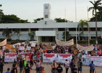 RECHAZAN CUARTO MUELLE: Cozumeleños exigen consulta popular y alto al proyecto