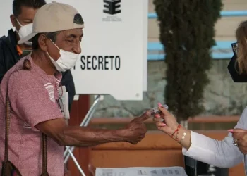 Morena va a tribunales por 23 alcaldías en Veracruz