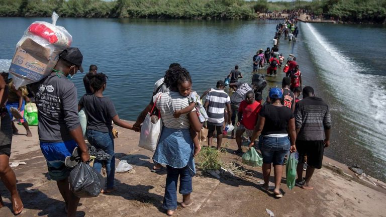 ¿Por qué caen muertes migrantes en el río Bravo este 2025?