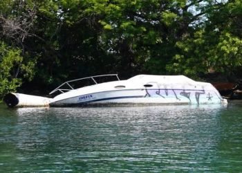 Embarcaciones abandonadas afectan la imagen y el ecosistema de la laguna Nichupté