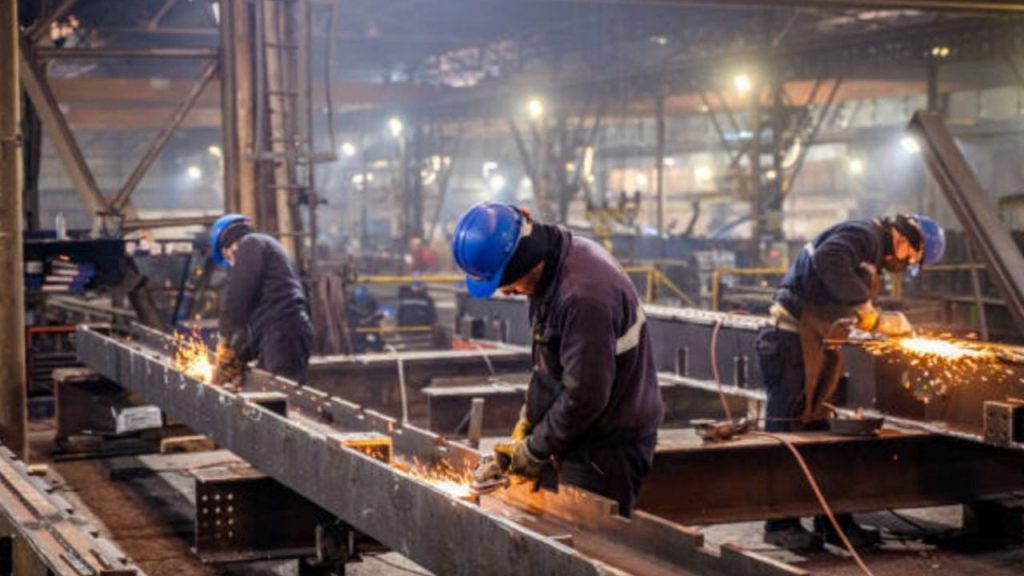 Actividad manufacturera de México se recupera en mayo de 2025