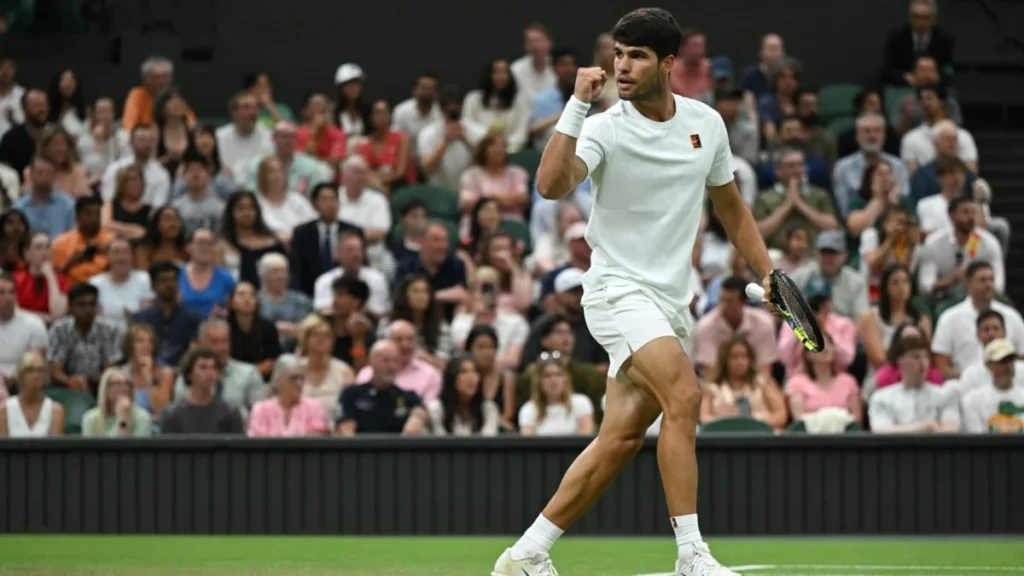 Alcaraz Avanza en Wimbledon tras Remontada Épica ante Rublev