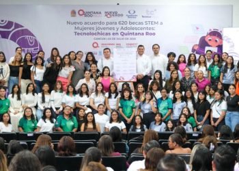 Firman acuerdo para dar becas a 620 mujeres jóvenes y adolescentes