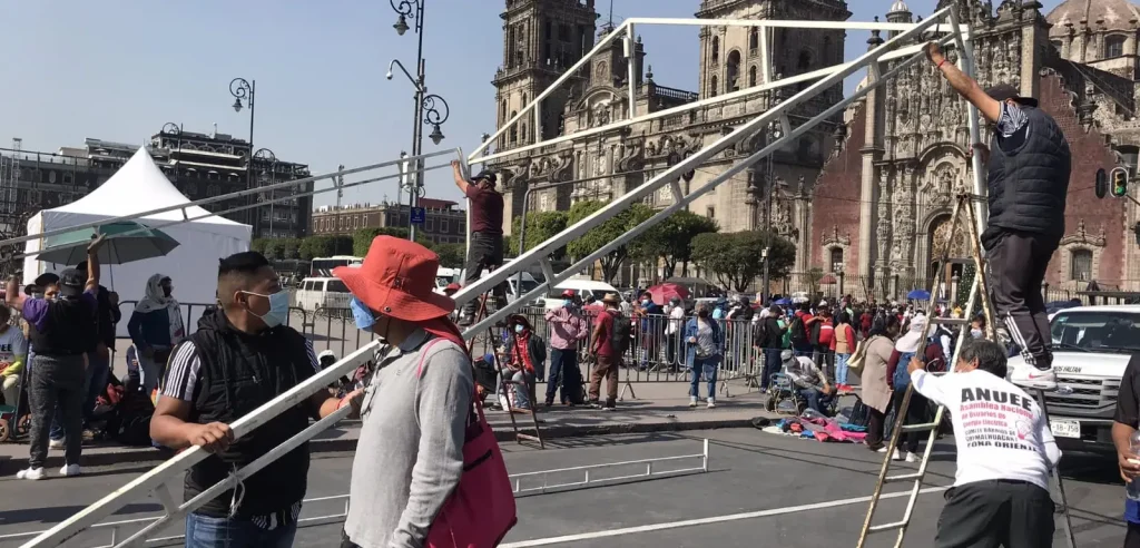 CNTE 'Toma' Oficinas de SEP en Demanda Salarial