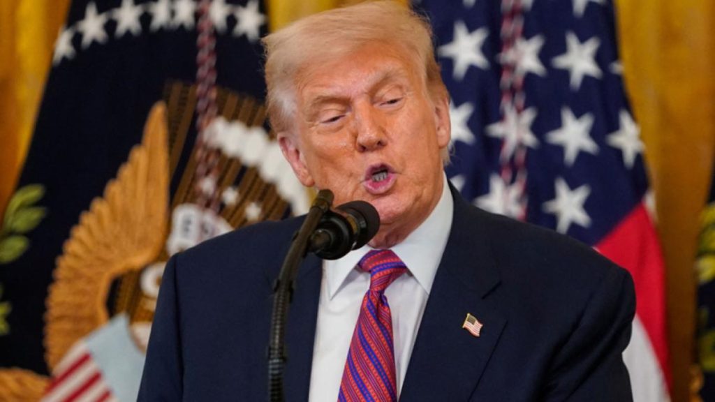 Conflicto: Casa Blanca toma represalias contra The Wall Street Journal por el caso Epstein