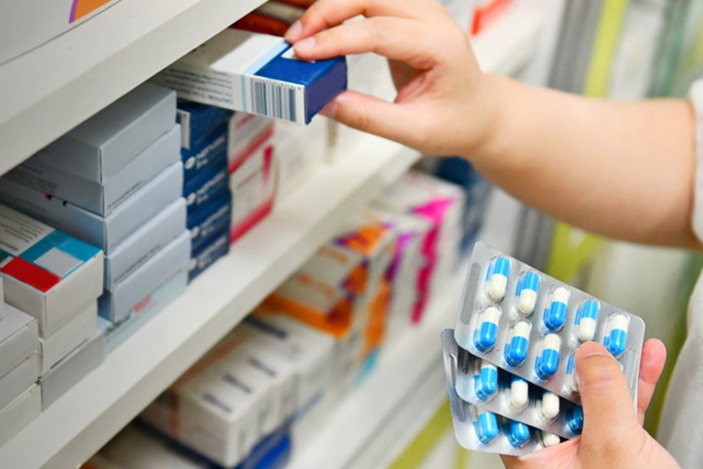 Desabasto medicamentos: Clark promete solución este mes