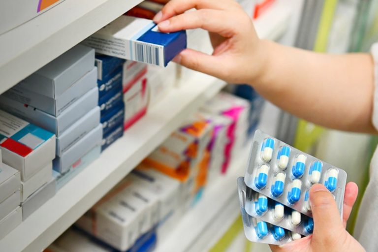 Desabasto medicamentos: Clark promete solución este mes