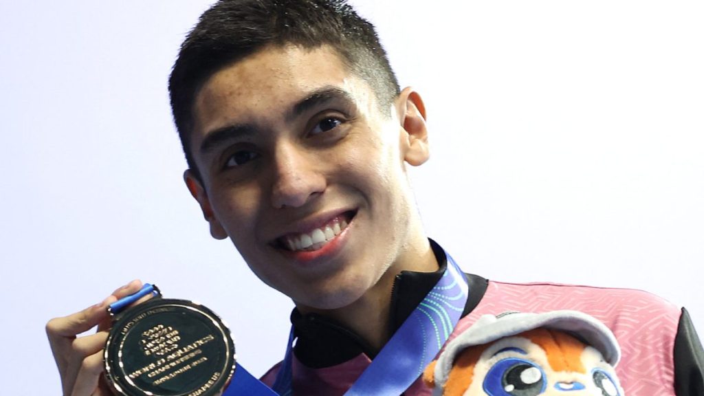 Diego Villalobos forja historia en Singapur con un bronce que redefine la natación artística
