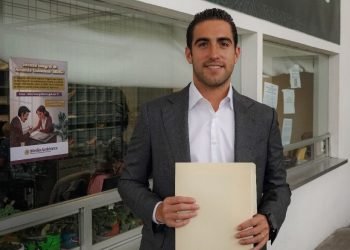 CUARTO MUELLE: Entrega Eugenio Segura más de 12 mil firmas para solicitar su cancelación