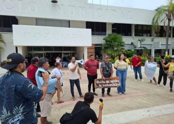 NI CUARTO NI «QUINTO»: Protestan contra más muelles en Cozumel