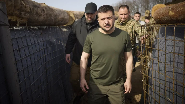 Inteligencia rusa expone debates sobre la sustitución de Zelensky en Kiev