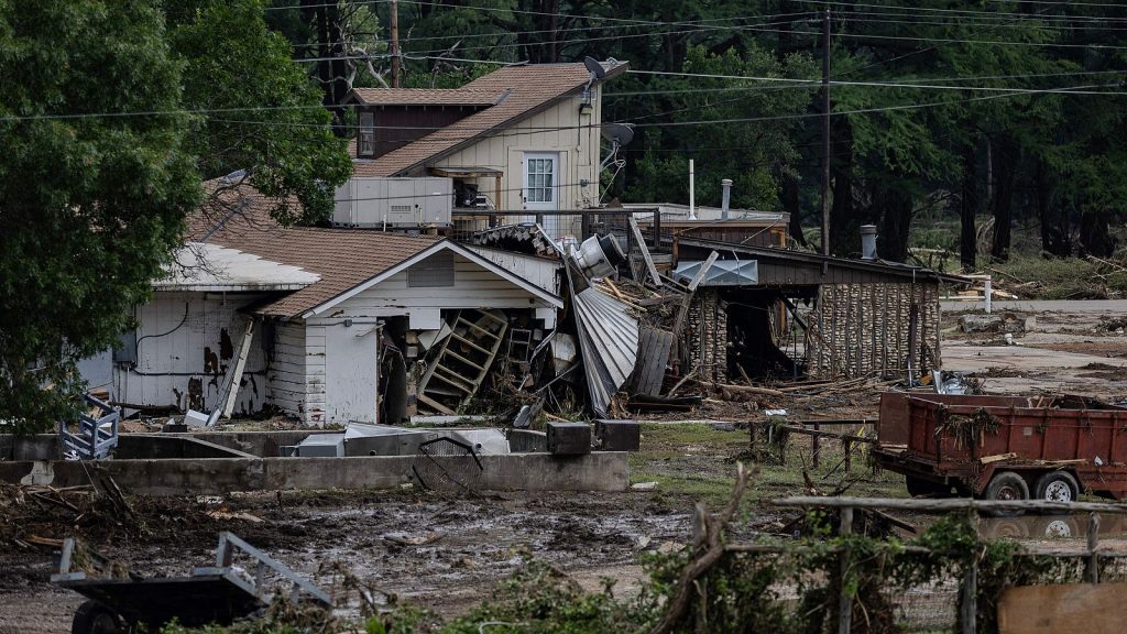Inundaciones en Texas: Asciende a 104 el número de fallecidos