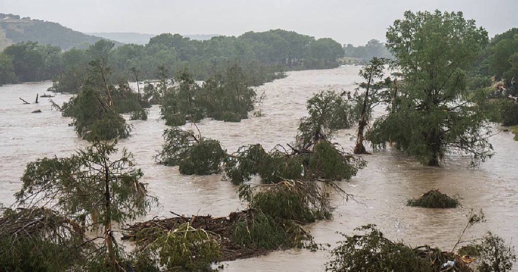 Inundaciones en Texas: Tragedia deja 24 muertos y menores desaparecidas