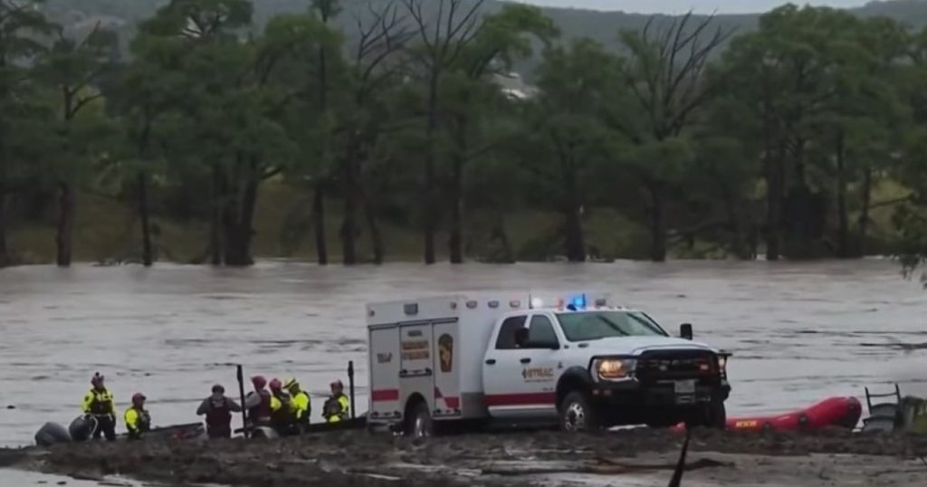 Inundaciones en Texas: Tragedia y Desaparición de Niñas en Campamento