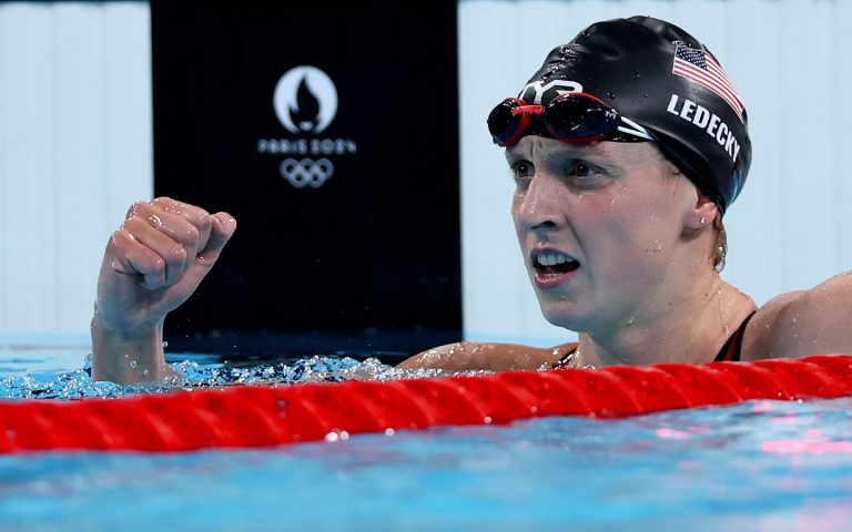 Katie Ledecky consolida su dominio histórico en los 1500 metros libres del mundial de natación