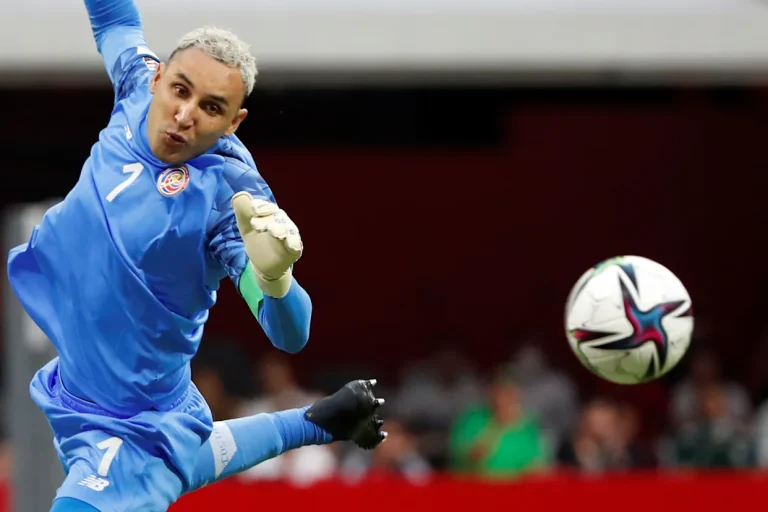 Keylor Navas debuta con pumas: Triunfo y polémica en su primera aparición en liga mx
