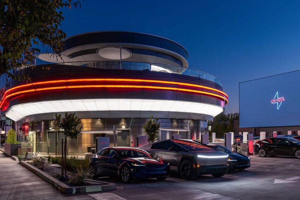 La cafetería retrofuturista de Tesla: un nuevo frente en hollywood