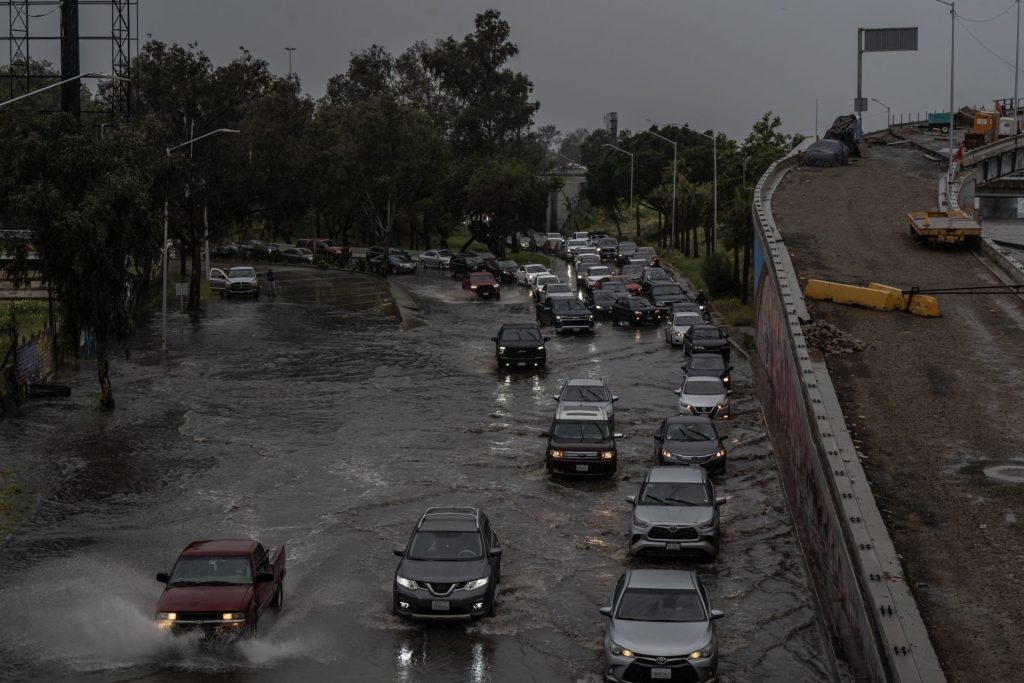 Lluvias torrenciales paralizan la Ciudad de México: análisis de alertas y afectaciones