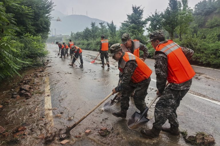 Lluvias torrenciales sumergen el norte de China: Cuatro muertos y miles de evacuados
