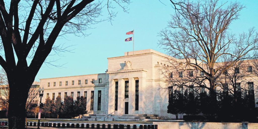 Mercados financieros en cautela ante inflación y revisiones a la Fed