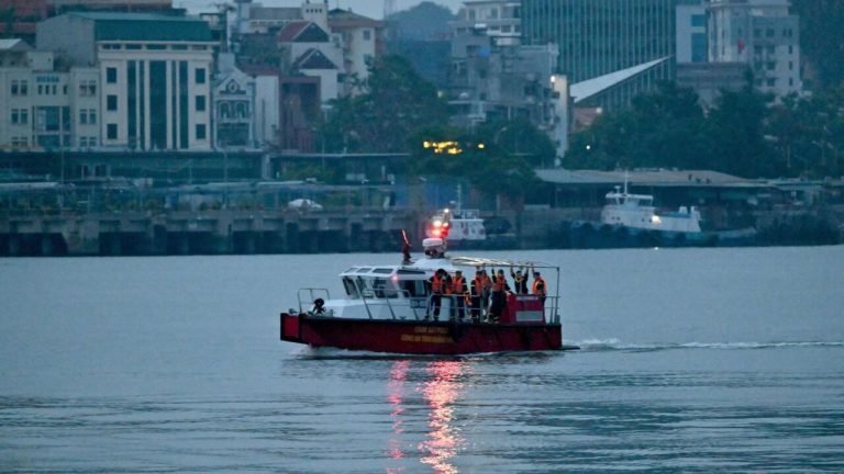 Naufragio en Vietnam: intensa búsqueda de sobrevivientes tras desastre en Ha Long