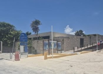 Cancunenses van contra intento de venta de playa Marlín
