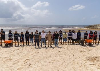 FUERZA INTERINSTITUCIONAL: Se suma Marina a limpieza de sargazo en Punta Piedra, Tulum
