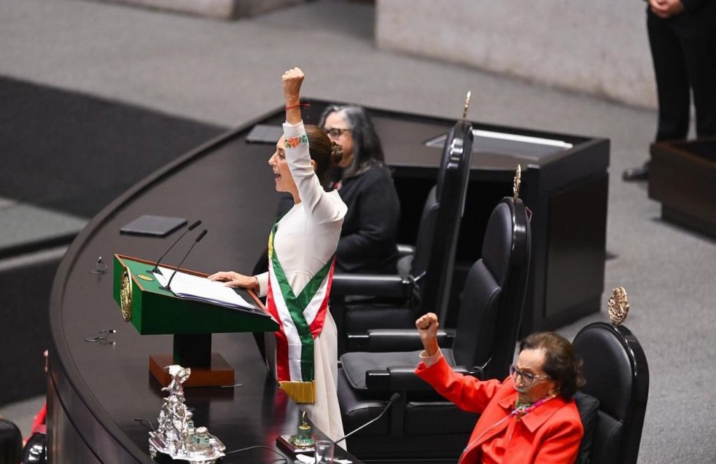 Sheinbaum califica de "exceso" sanción del TEPJF en un llamado a la mesura del poder