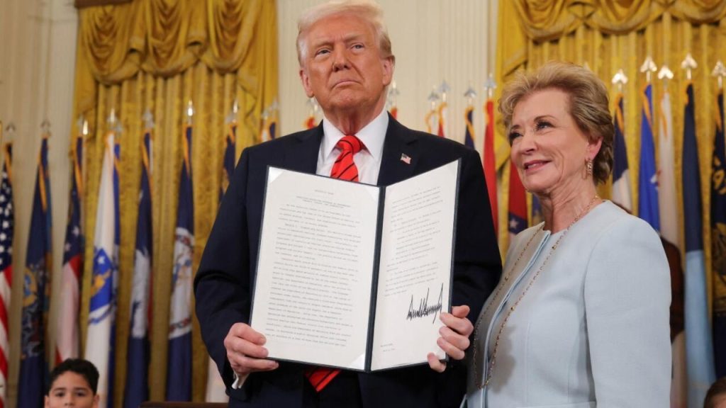 Suprema Corte permite a Donald Trump desmantelar Educación