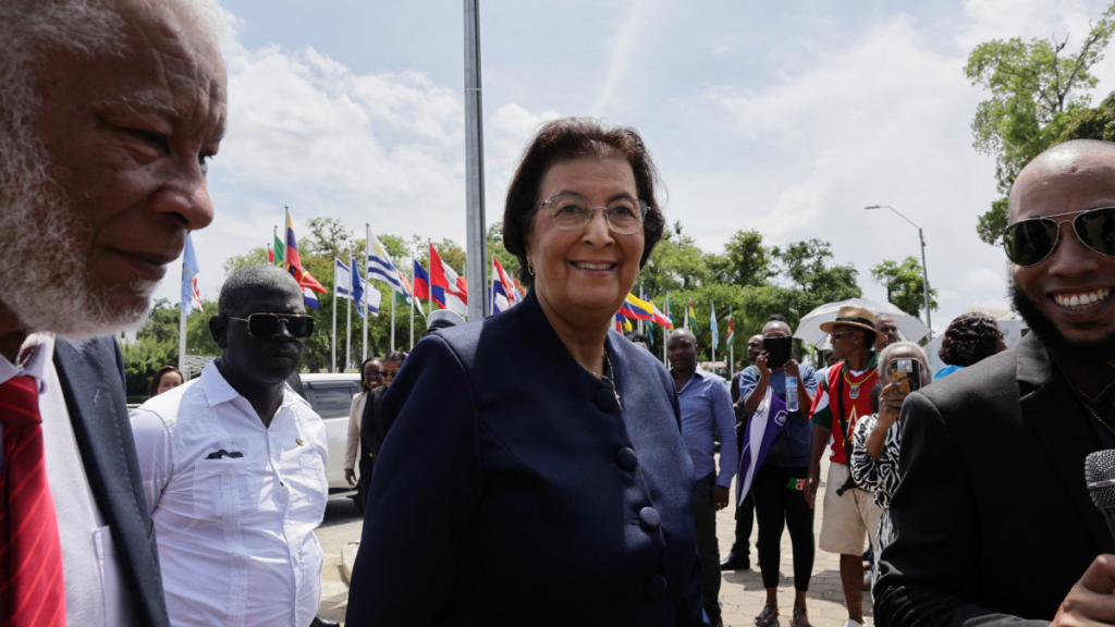 Surinam: Jennifer Geerlings-Simons, Primera Mujer Presidenta